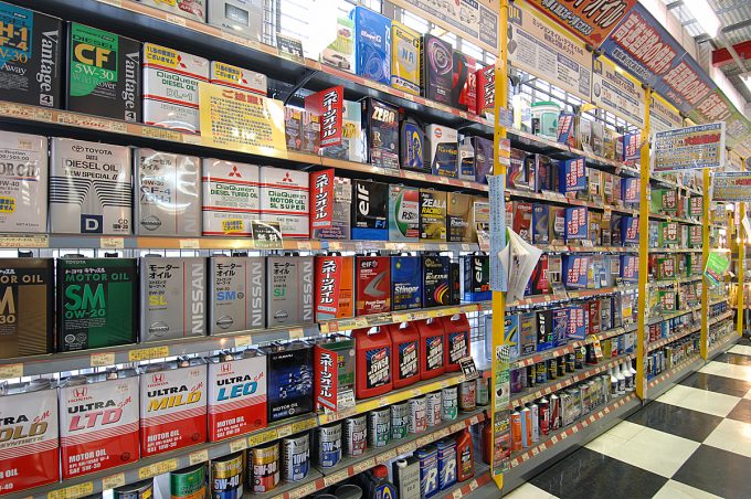 ドッチがお得 安いオイルをこまめに換えるor高いオイルを長く使う 自動車情報 ニュース Web Cartop ドッチがお得 安いオイルをこまめに換えるor高いオイルを長く使う 自動車情報 ニュース Web Cartop