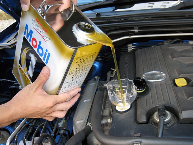 ドッチがお得 安いオイルをこまめに換えるor高いオイルを長く使う 自動車情報 ニュース Web Cartop ドッチがお得 安いオイルをこまめに換えるor高いオイルを長く使う 自動車情報 ニュース Web Cartop