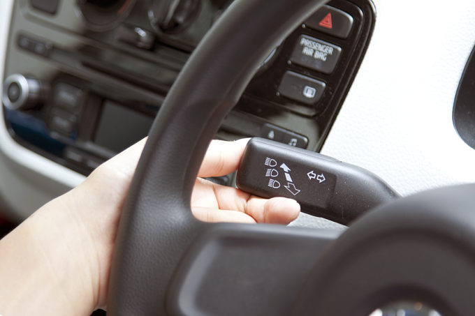 意外と知らない なぜ外車は日本仕様の右ハンドルでも左ウインカーなのか 自動車情報 ニュース Web Cartop 意外と知らない なぜ外車は日本仕様の右ハンドルでも左ウインカーなのか 自動車情報 ニュース Web Cartop