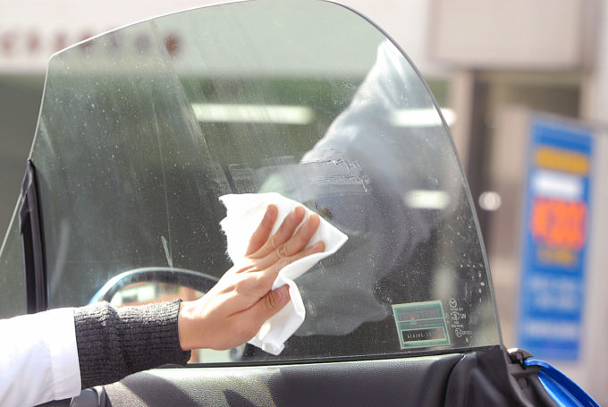 フロントガラスの曇りが取れない 梅雨や冬の内側外側の曇り対策とは 自動車情報 ニュース Web Cartop