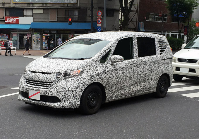 スクープ 次期ホンダ フリードの偽装車を東京都内で捕捉 自動車情報 ニュース Web Cartop スクープ 次期ホンダ フリードの偽装車を東京都内で捕捉 自動車情報 ニュース Web Cartop