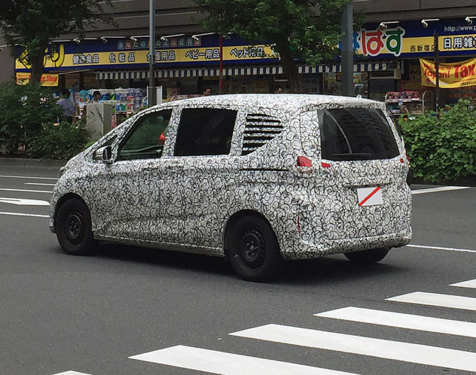 スクープ 次期ホンダ フリードの偽装車を東京都内で捕捉 自動車情報 ニュース Web Cartop スクープ 次期ホンダ フリードの偽装車を東京都内で捕捉 自動車情報 ニュース Web Cartop