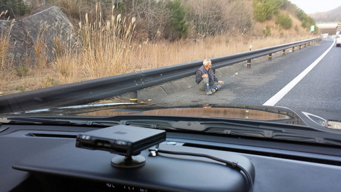画像ギャラリー まさかの直ドリか 直線道路に横たわるトラック事故を目撃 画像4 自動車情報 ニュース Web Cartop