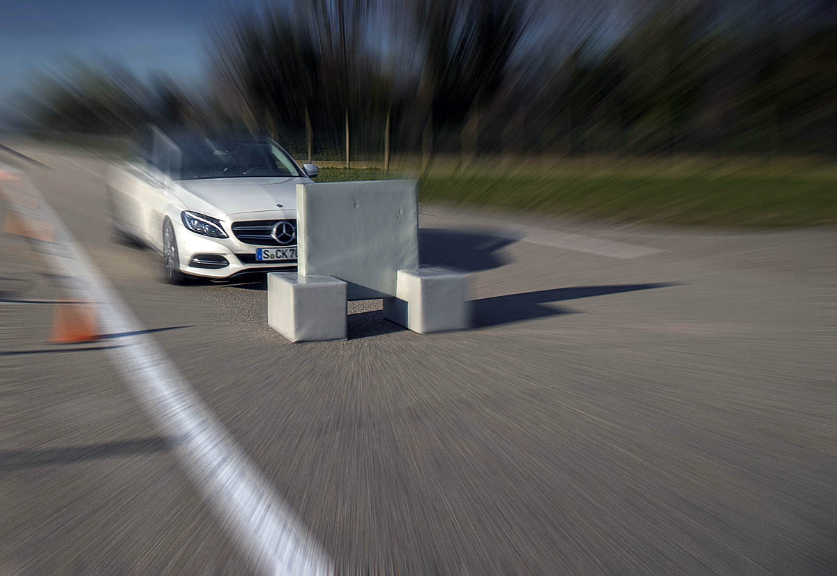 Mercedes Benz, C-Klasse Fahrvorstellung Marseille 2014,Demonstation Intelligent Drive,, PreSave_Pedestrian 〜 画像1