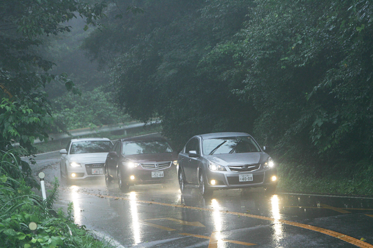 甘く見ると危険 運転中にゲリラ豪雨へ遭遇したときは 自動車情報 ニュース Web Cartop 2ページ目