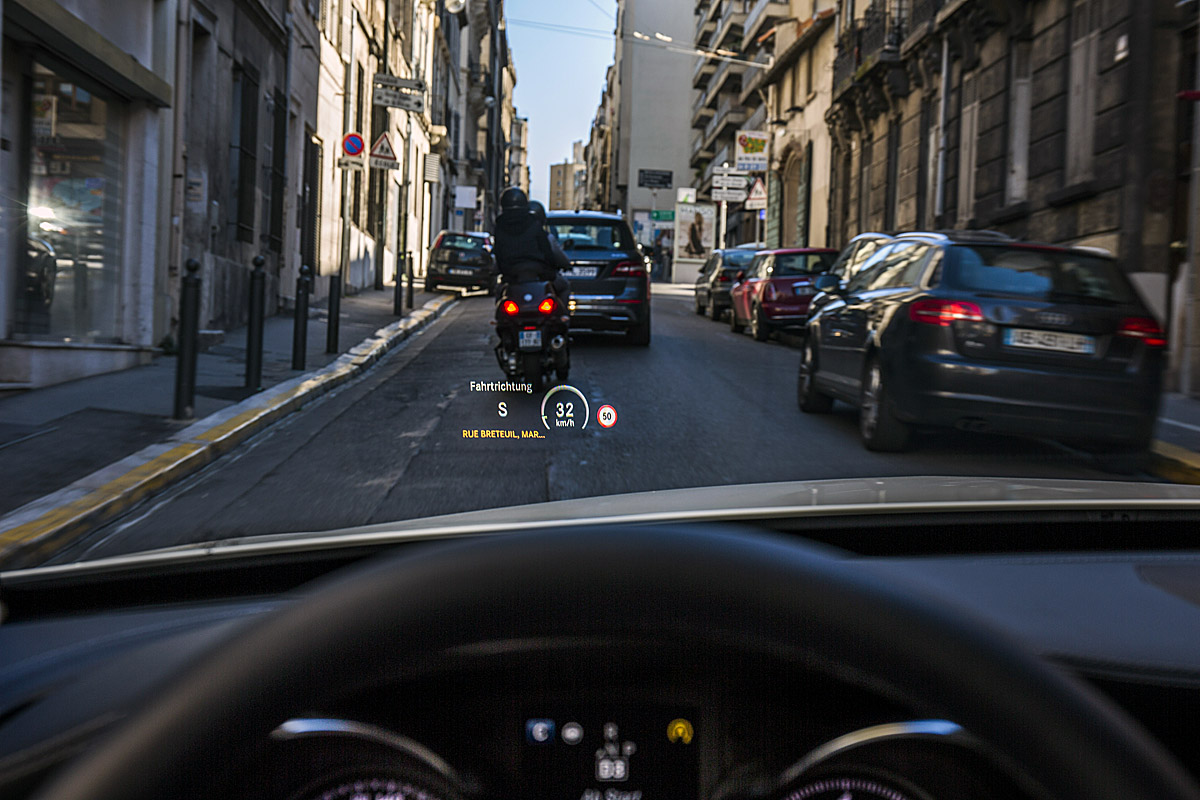 Mercedes Benz; C-Klasse Fahrvorstellung Marseille 2014; C-400_4_Matic; Diamantweiss; Polster Grau/Blau; Ext. Avantgarde 〜 画像2