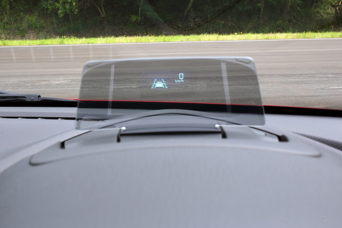 本当に使える ヘッドアップディスプレイのメリット デメリットとは 自動車情報 ニュース Web Cartop