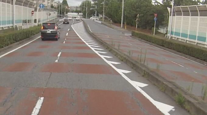 ゼブラゾーンへの進入は違反 右折レーン手前にある斜線の意味とは 自動車情報 ニュース Web Cartop