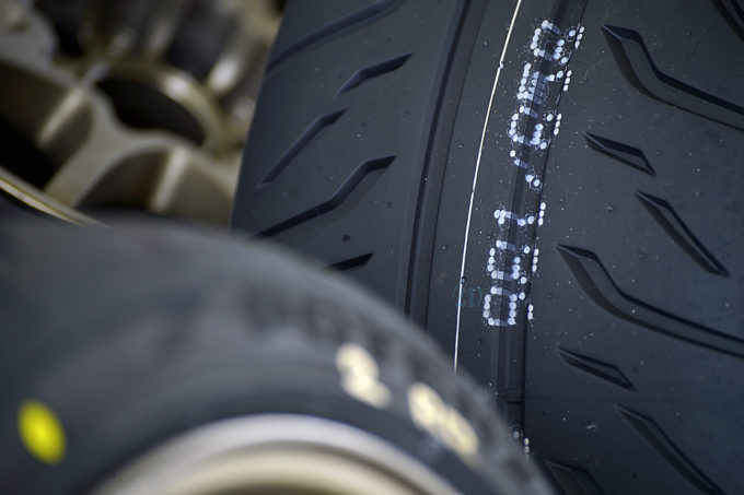 意外と知らない タイヤを寿命まで使い切れる保管の方法とは 自動車情報 ニュース Web Cartop 意外と知らない タイヤを寿命まで使い切れる保管の方法とは 自動車情報 ニュース Web Cartop