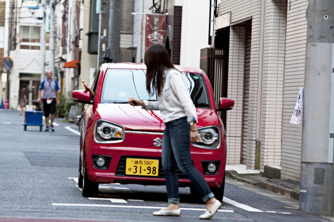 【衝撃】信号のない横断歩道で一時停止したクルマはたった7.6％！