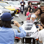 【画像】イエローハット新山下に日米パトカーを展示し交通安全運動の呼びかけ 〜 画像1