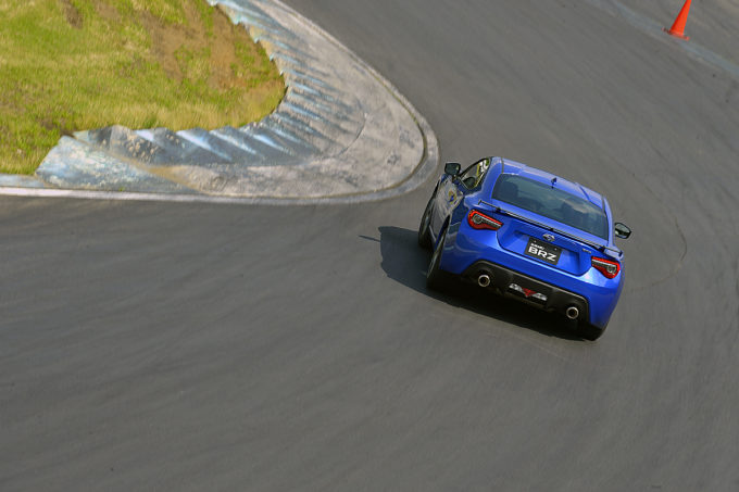 新型スバルBRZがシャシーやボディの改良で目指した走りとは?
