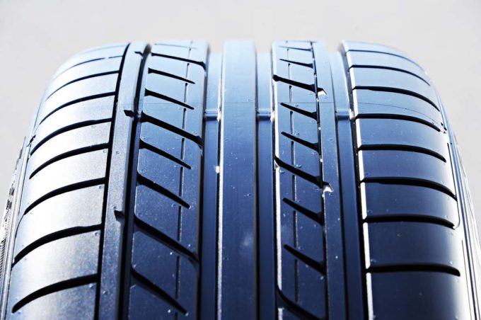 【注意】溝があってもダメ! タイヤの劣化にご用心