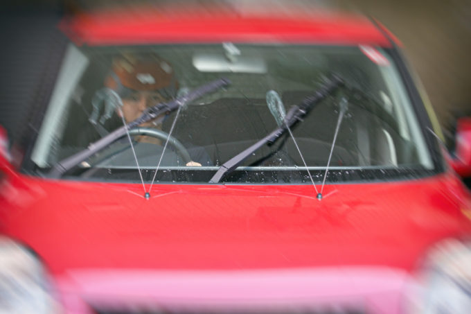 疑問 ウインドウォッシャー液を使うタイミングは気遣うべきか 自動車情報 ニュース Web Cartop 疑問 ウインドウォッシャー液を使うタイミングは気遣うべきか 自動車情報 ニュース Web Cartop