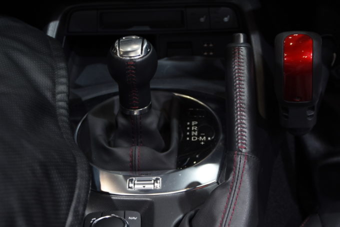 画像ギャラリー】足が不自由でも人馬一体! 手動運転装置付マツダ