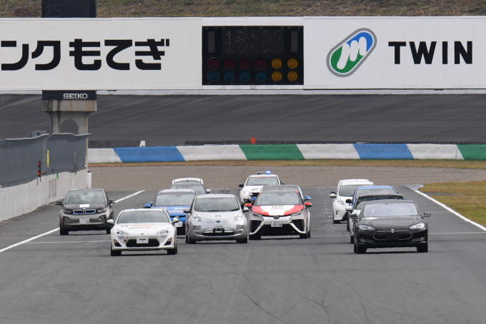 EVレース最終戦にホンダが250kgダイエットの本気仕様のクラリティを投入!