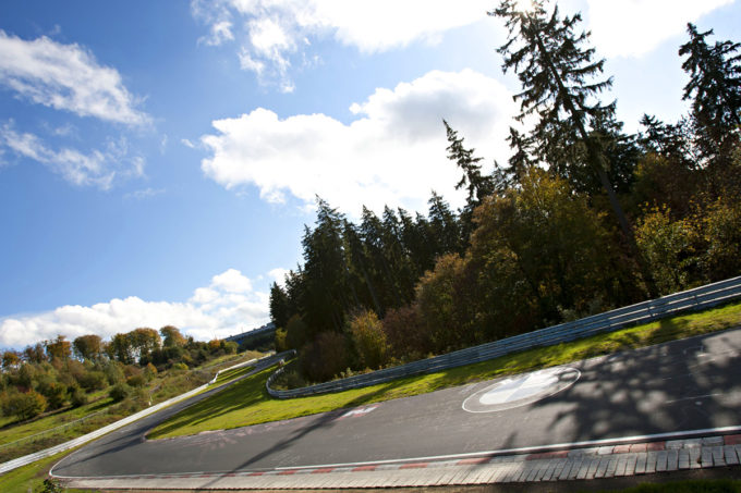 ニュルブルクリンクでメーカーが市販車を走らせる理由とは 最速タイムも争いも白熱 自動車情報 ニュース Web Cartop