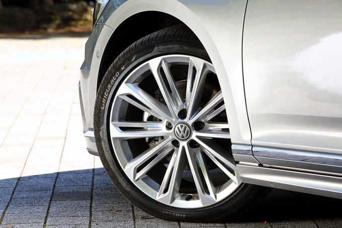試乗 ゴルフgti譲りの2リッターターボを積んだvwパサートr Line 自動車情報 ニュース Web Cartop 2ページ目 試乗 ゴルフgti譲りの2リッターターボを積んだvwパサートr Line 自動車情報 ニュース Web Cartop 2ページ目