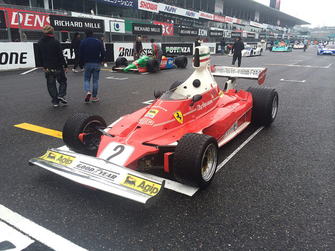 【Sound of ENGINE2016】鈴鹿サーキットを往年のレーシングマシンが激走!