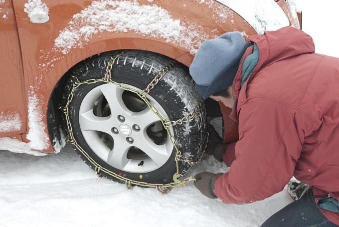 雪道の立ち往生で罰金 報道でスタッドレスにもチェーンが必須という誤解発言 自動車情報 ニュース Web Cartop