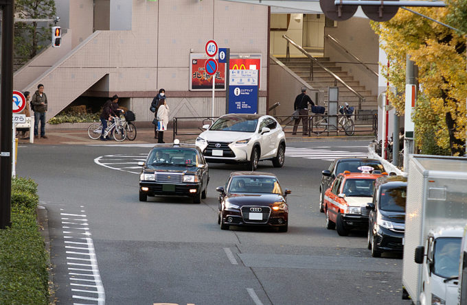 疑問 左折後の道路が2車線の場合どっちの車線に入ってもいいの 自動車情報 ニュース Web Cartop 疑問 左折後の道路が2車線の場合どっちの車線に入ってもいいの 自動車情報 ニュース Web Cartop
