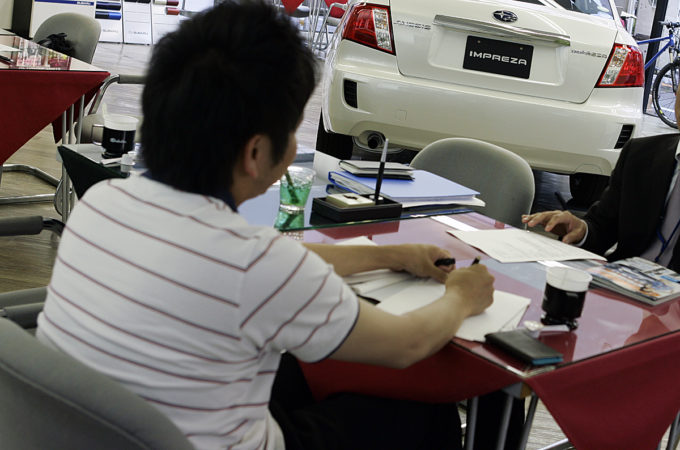 新車値引きの間違った交渉術とは ディーラーでのng行為5つを紹介 自動車情報 ニュース Web Cartop 新車値引きの間違った交渉術とは ディーラーでのng行為5つを紹介 自動車情報 ニュース Web Cartop