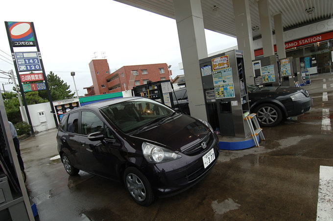 なぜセルフスタンドのノズルは自動ロックの機能がないのか 自動車情報 ニュース Web Cartop なぜセルフスタンドのノズルは自動ロックの機能がないのか 自動車情報 ニュース Web Cartop