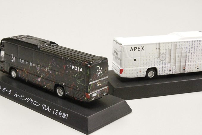 【1000台限定!】京商から化粧品ポーラ「ムービングバス」のミニカーが発売