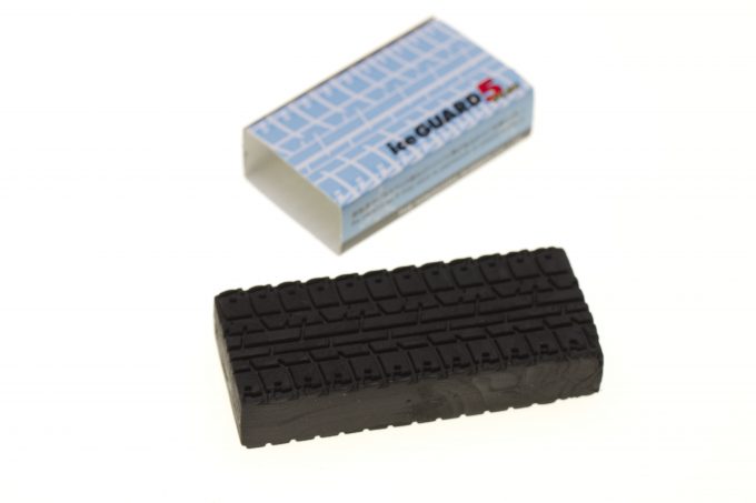 受験生必携 横浜ゴムからスタッドレス版 滑らない消しゴム が発売 自動車情報 ニュース Web Cartop