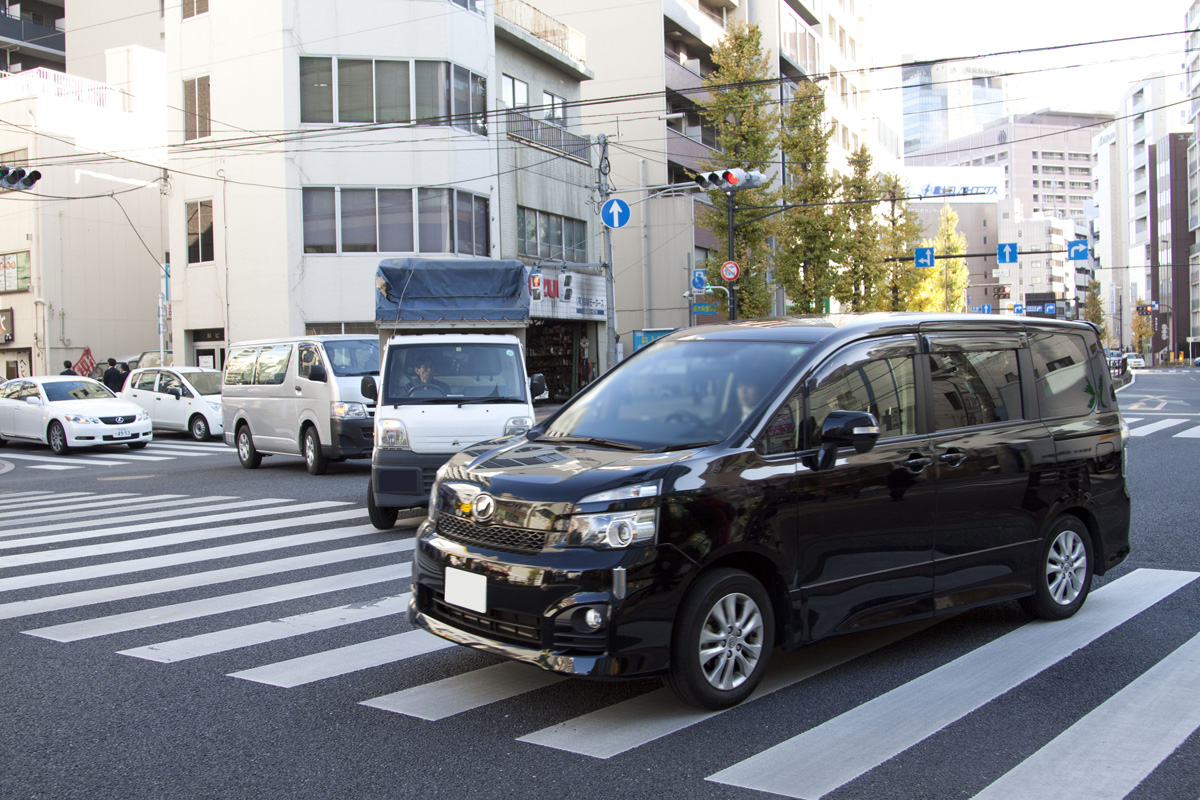 左折の列の合間に突っ込んでくる対向車線からの右折はアリ 自動車情報 ニュース Web Cartop