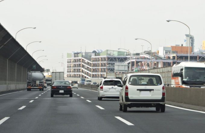 譲らないのも道交法違反 後ろから速いクルマが迫ってきたときはどうする 自動車情報 ニュース Web Cartop 2ページ目 譲らないのも道交法違反 後ろから速いクルマが迫ってきたときはどうする 自動車情報 ニュース Web Cartop 2ページ目