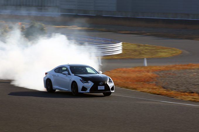 【ムービー】レクサスRC Fを中谷明彦がサーキット全開試乗!