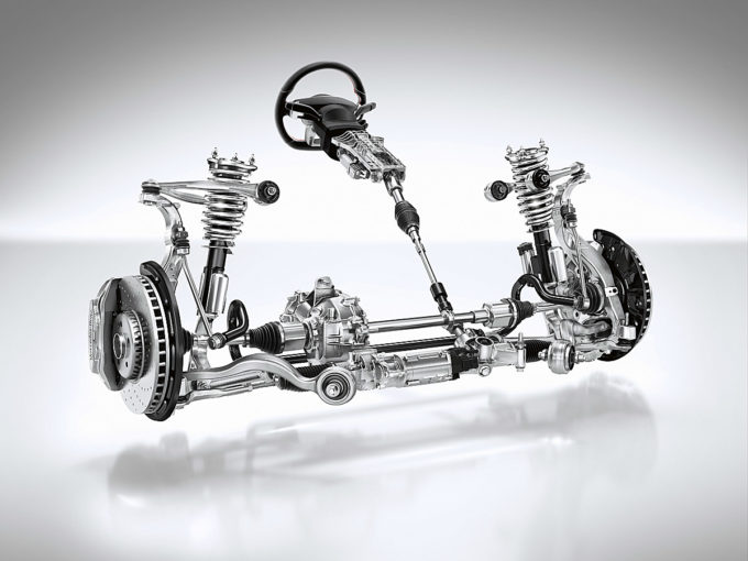 Mercedes-Benz C 450 AMG (BR 205); 2015; AMG Sport-Parameterlenkung ; Mercedes-Benz C 450 AMG (BR 205); 2015; AMG speed-sensitive sports steering;