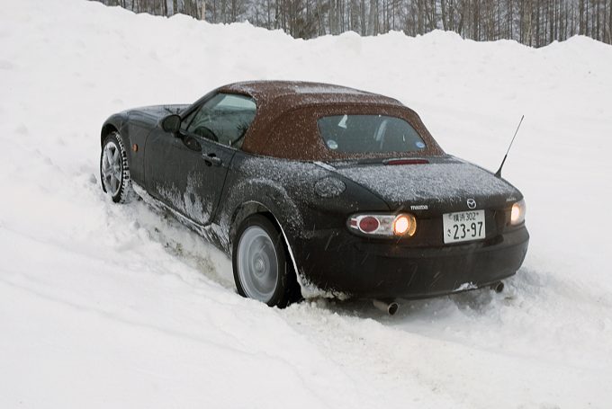 憶えておいて損はない 雪道でスタックしたときの脱出方法とは 自動車情報 ニュース Web Cartop