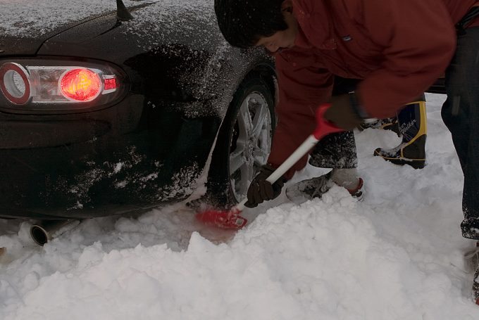 憶えておいて損はない 雪道でスタックしたときの脱出方法とは 自動車情報 ニュース Web Cartop