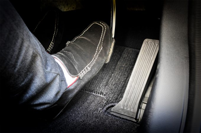 煙が出ても水はng ブレーキのフェードを防ぐための走り方と冷却方法とは 自動車情報 ニュース Web Cartop