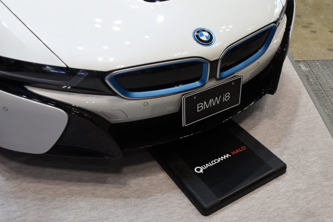 ケーブルなしで充電可能なシステムを積んだBMW i8が登場!