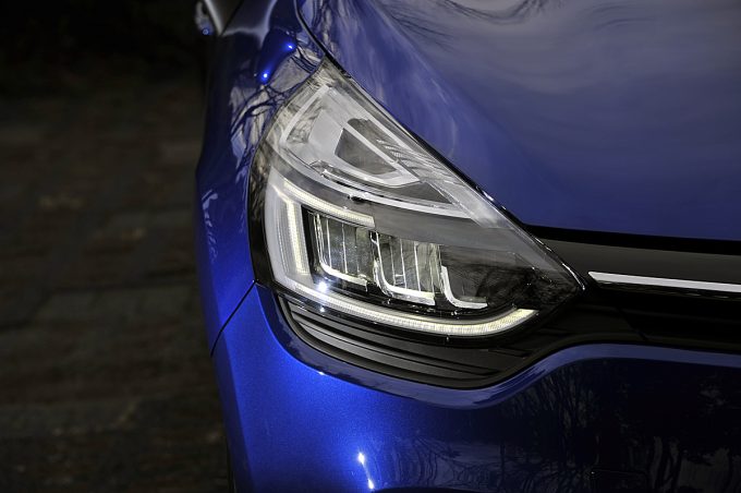 試乗 欧州2位の走りは伊達じゃない ルノー ルーテシアmcモデルの実力 自動車情報 ニュース Web Cartop 試乗 欧州2位の走りは伊達じゃない ルノー ルーテシアmcモデルの実力 自動車情報 ニュース Web Cartop