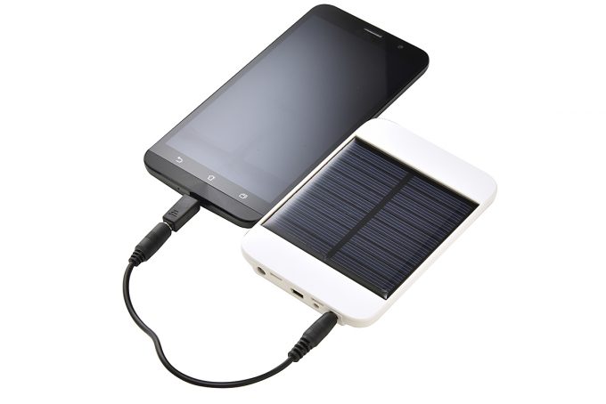 特別プレゼント企画 びわ湖毎日マラソンの先導車を当てるとスマホのソーラー充電器が当たる 自動車情報 ニュース Web Cartop