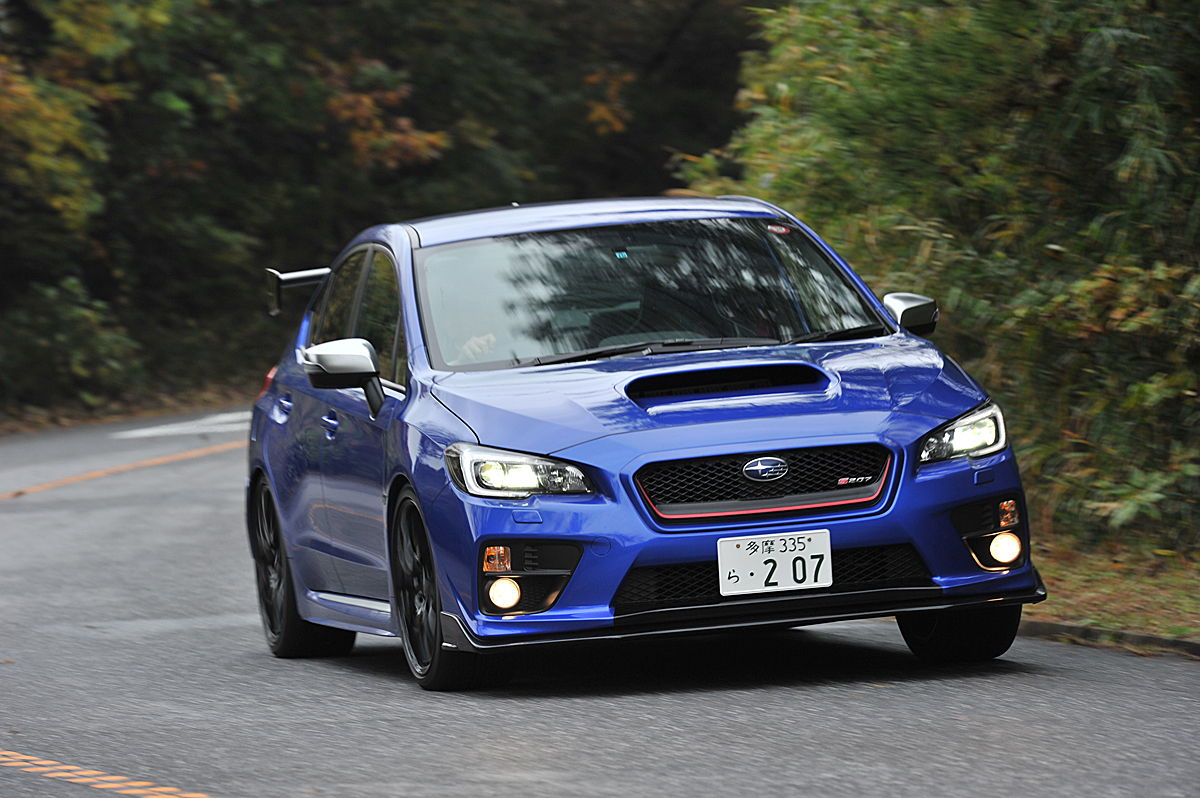 今さら聞けない スポーツカーはなぜボンネットに穴が空いているのか 自動車情報 ニュース Web Cartop 今さら聞けない スポーツカーはなぜボンネットに穴が空いているのか 自動車情報 ニュース Web Cartop