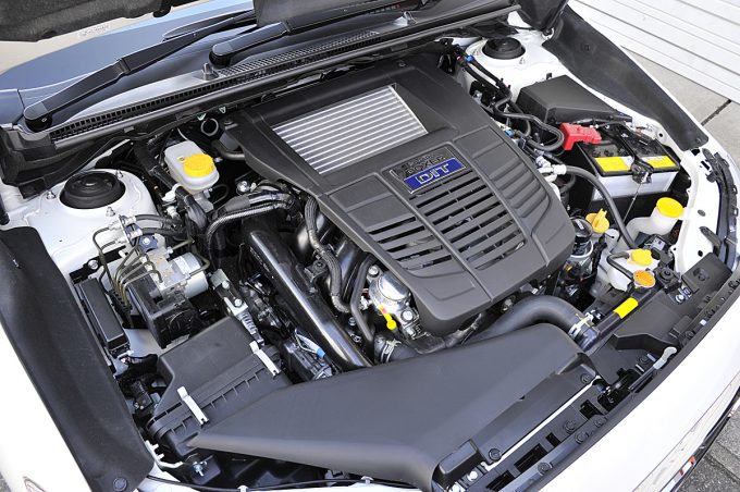今さら聞けない スポーツカーはなぜボンネットに穴が空いているのか 自動車情報 ニュース Web Cartop 今さら聞けない スポーツカーはなぜボンネットに穴が空いているのか 自動車情報 ニュース Web Cartop