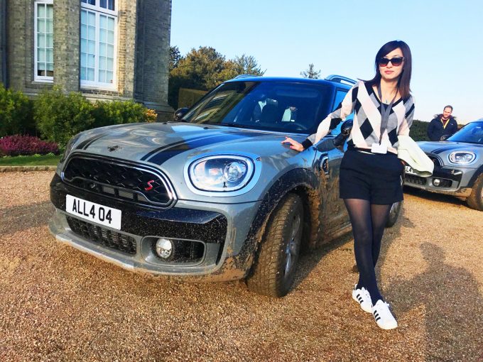 美人自動車評論家 吉田由美の新型 Miniクロスオーバー 試乗会ウラ話 自動車情報 ニュース Web Cartop 2ページ目 美人自動車評論家 吉田由美の新型 Miniクロスオーバー 試乗会ウラ話 自動車情報 ニュース Web Cartop 2ページ目