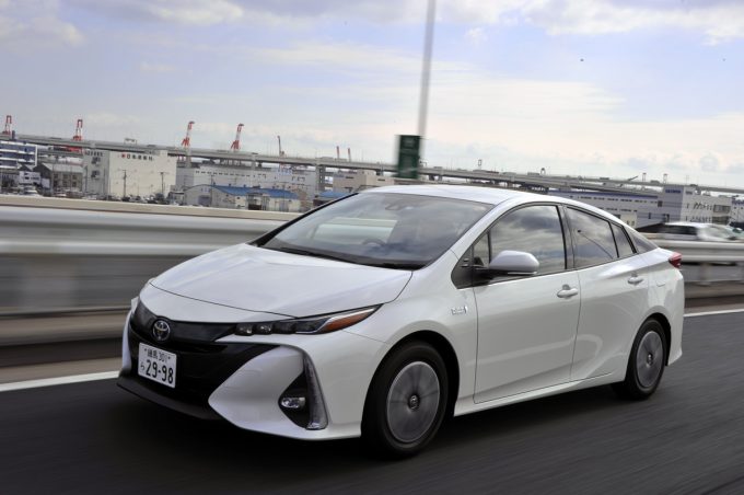 試乗 2モーターで加速も強力 トヨタ プリウスphvは高くても買い 動画あり 自動車情報 ニュース Web Cartop 2ページ目
