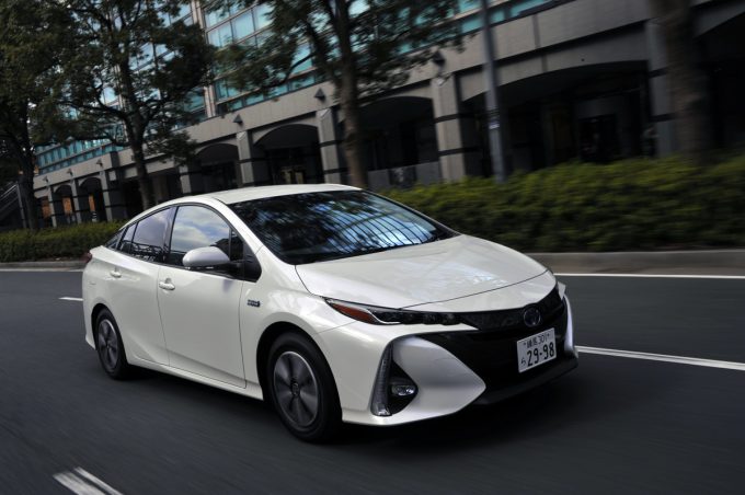 試乗 2モーターで加速も強力 トヨタ プリウスphvは高くても買い 動画あり 自動車情報 ニュース Web Cartop
