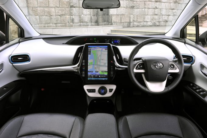 試乗 2モーターで加速も強力 トヨタ プリウスphvは高くても買い 動画あり 自動車情報 ニュース Web Cartop