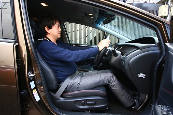 今さら聞けない 縁石にぶつけず路肩に上手にクルマを寄せるコツとは 自動車情報 ニュース Web Cartop 今さら聞けない 縁石にぶつけず路肩に上手にクルマを寄せるコツとは 自動車情報 ニュース Web Cartop