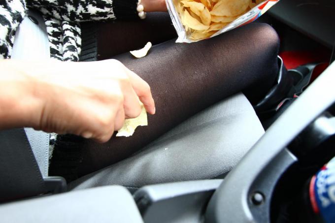 男性の本音 愛車に乗せる彼女や奥さんにヤメて欲しい行為3選 自動車情報 ニュース Web Cartop 2ページ目 男性の本音 愛車に乗せる彼女や奥さんにヤメて欲しい行為3選 自動車情報 ニュース Web Cartop 2ページ目