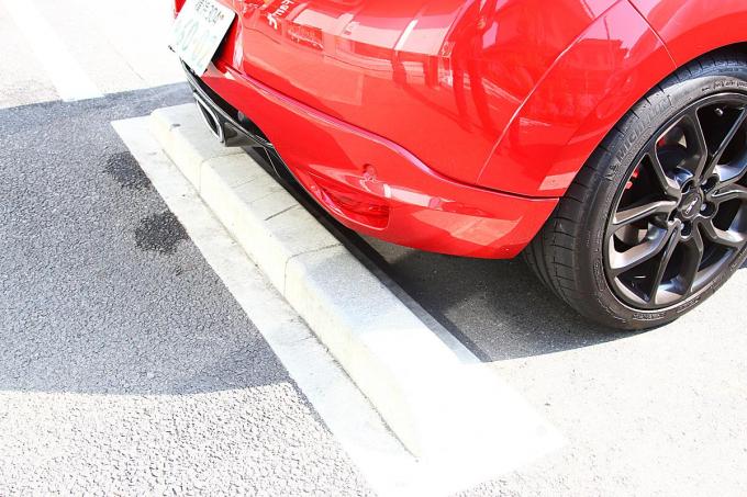 車止めにタイヤを当てたままの駐車はng 車が傷む理由とは 自動車情報 ニュース Web Cartop
