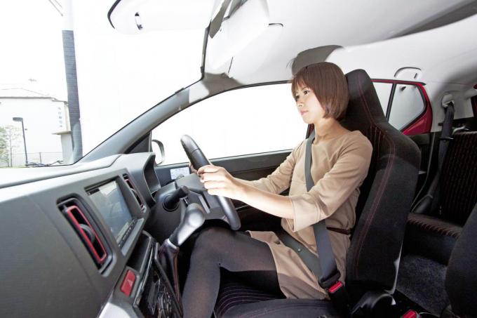 噂の真相 4点式シートベルトは公道では違法ってホント 自動車情報 ニュース Web Cartop 噂の真相 4点式シートベルトは公道では違法ってホント 自動車情報 ニュース Web Cartop