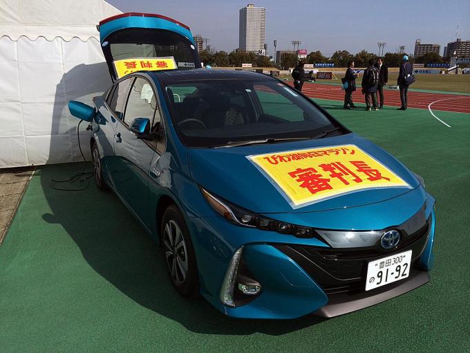 第72回びわ湖毎日マラソン大会の審判長伴走車に新型プリウスPHV登場!